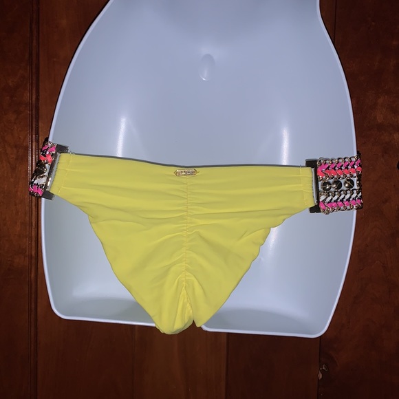 Bikini - Picture 5 of 5